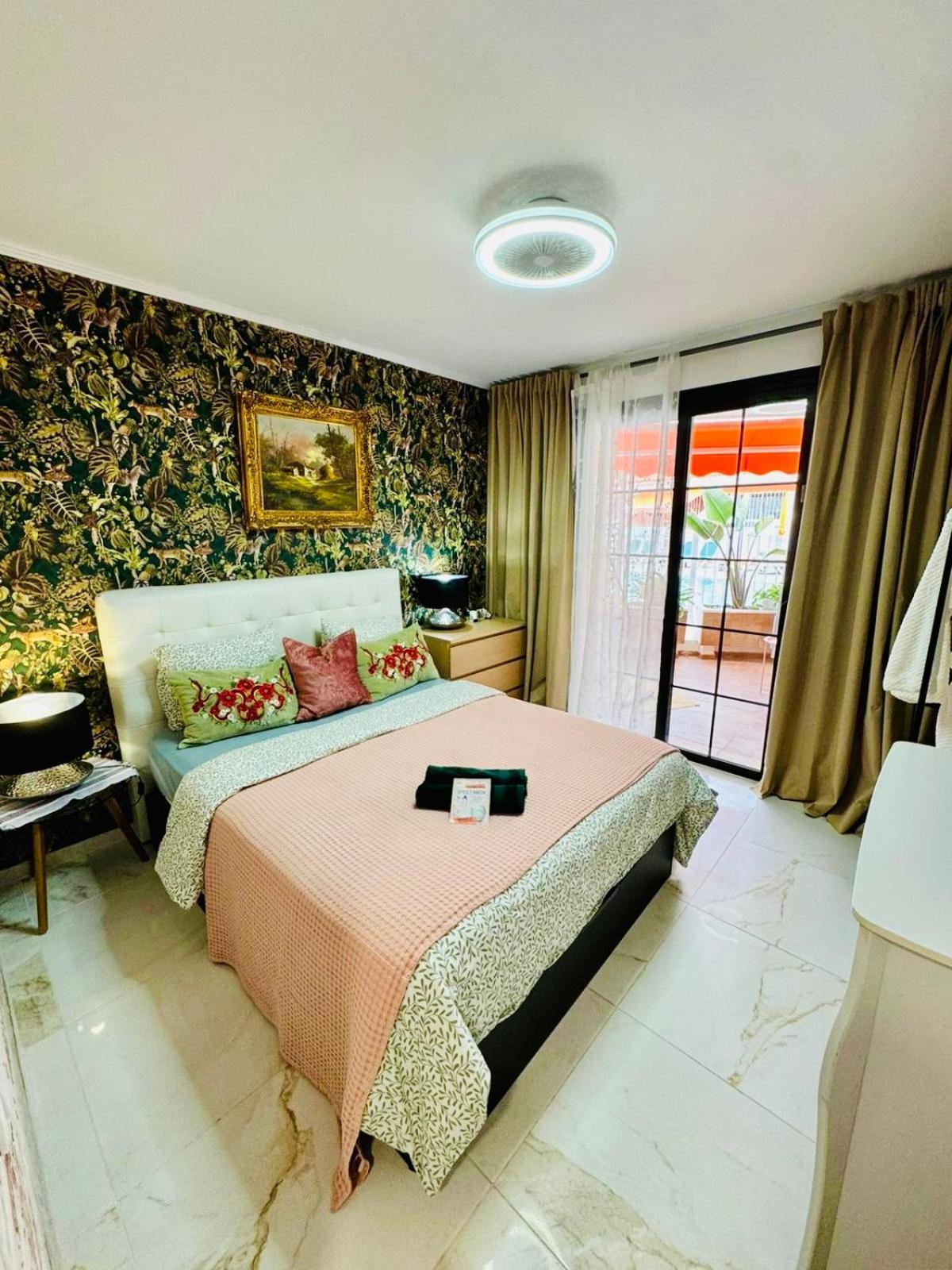 Apartment With Terrace And Pool, Los Cristianos 洛斯克里斯蒂亚诺斯 外观 照片